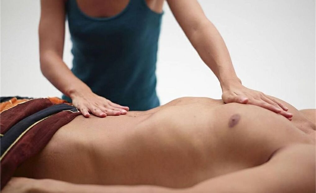 Massage hilft, die Größe des Penis zu vergrößern